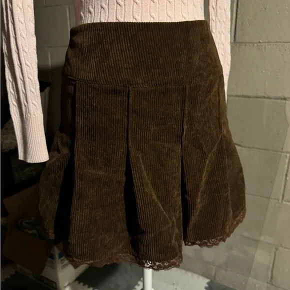 SHEIN Pleated Mini Skirt - Picture 2 of 4